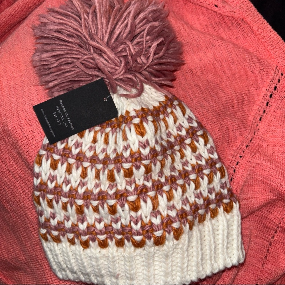 David And Young Womens Knit Pom Pom Hat